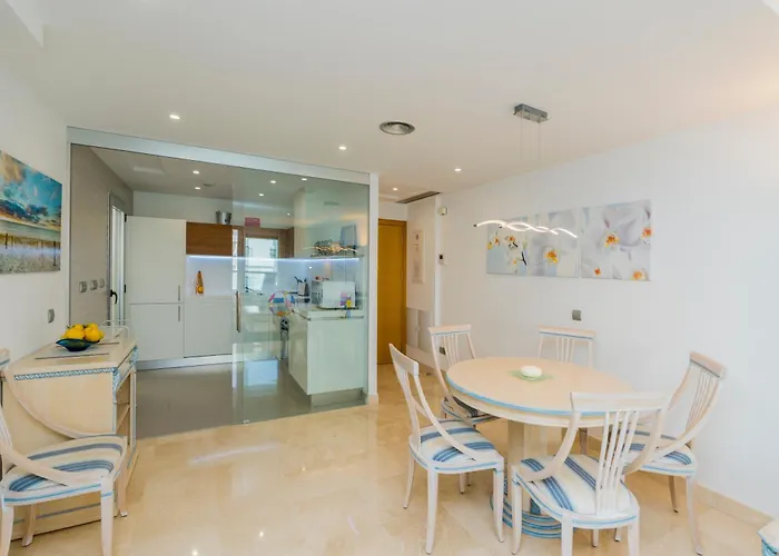 3 Bedroom Arqueros شقة *